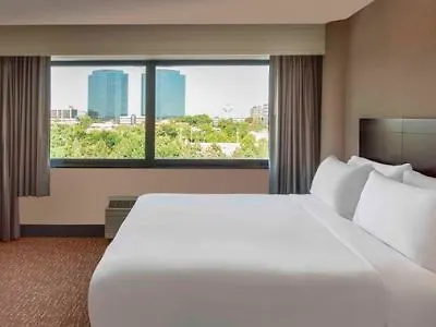 Doubletree By Hilton Chicago Hotel